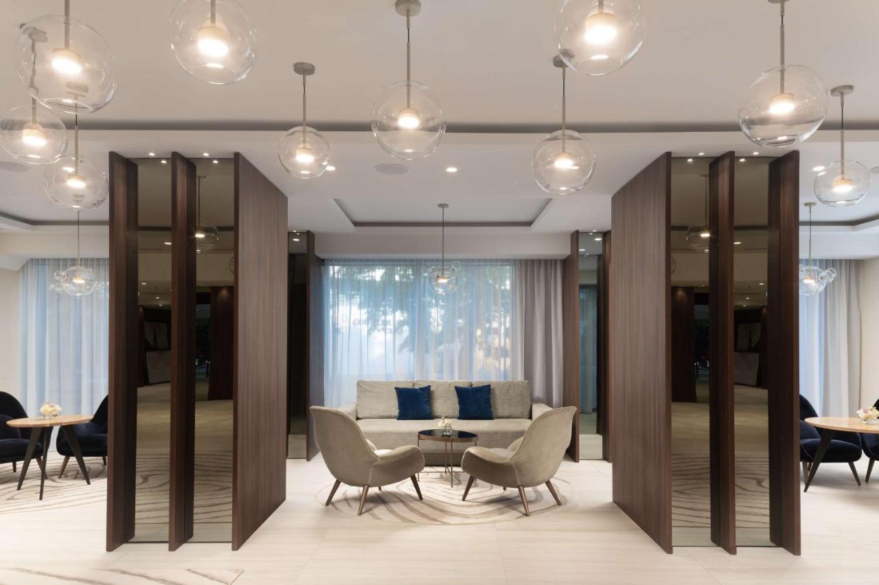 Radisson Blu Hotel, Cluj المظهر الخارجي الصورة The interior of the club