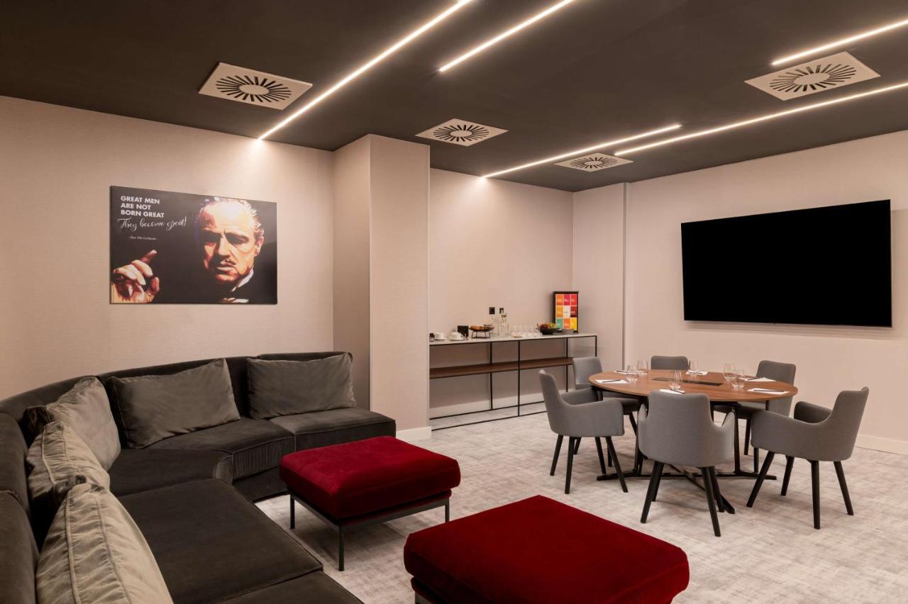 Radisson Blu Hotel, Cluj المظهر الخارجي الصورة The VIP lounge at the airport
