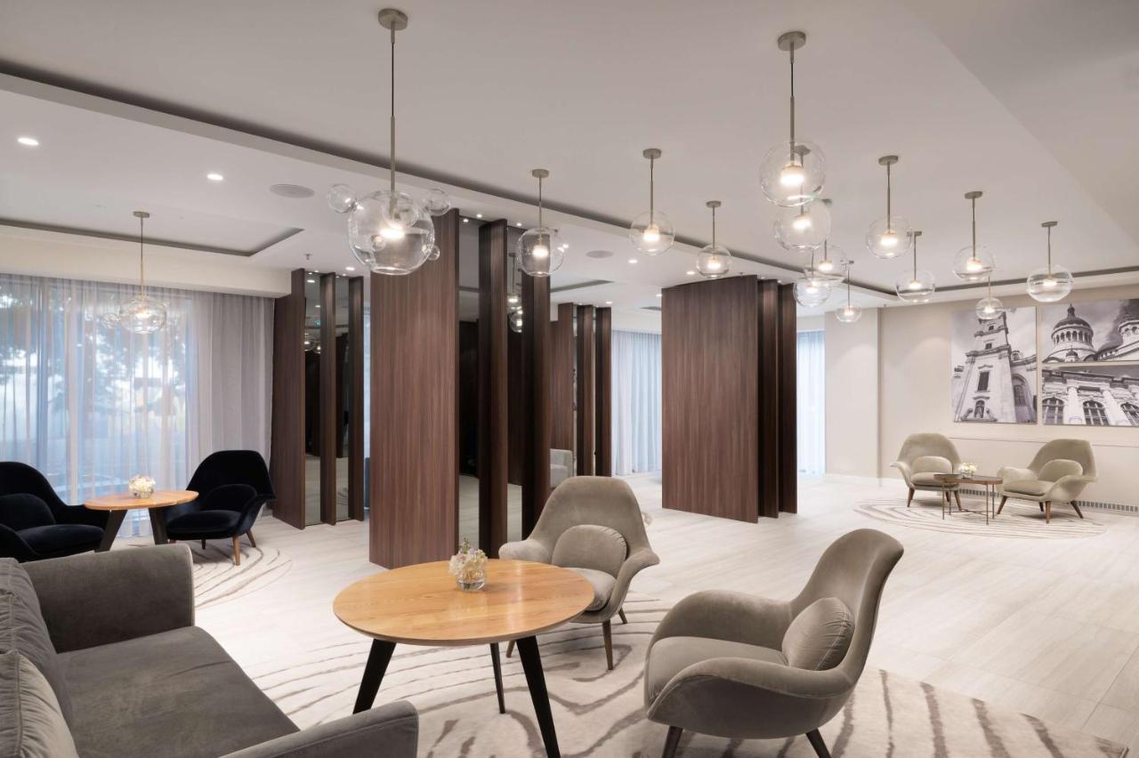 Radisson Blu Hotel, Cluj المظهر الخارجي الصورة The lounge at the airport