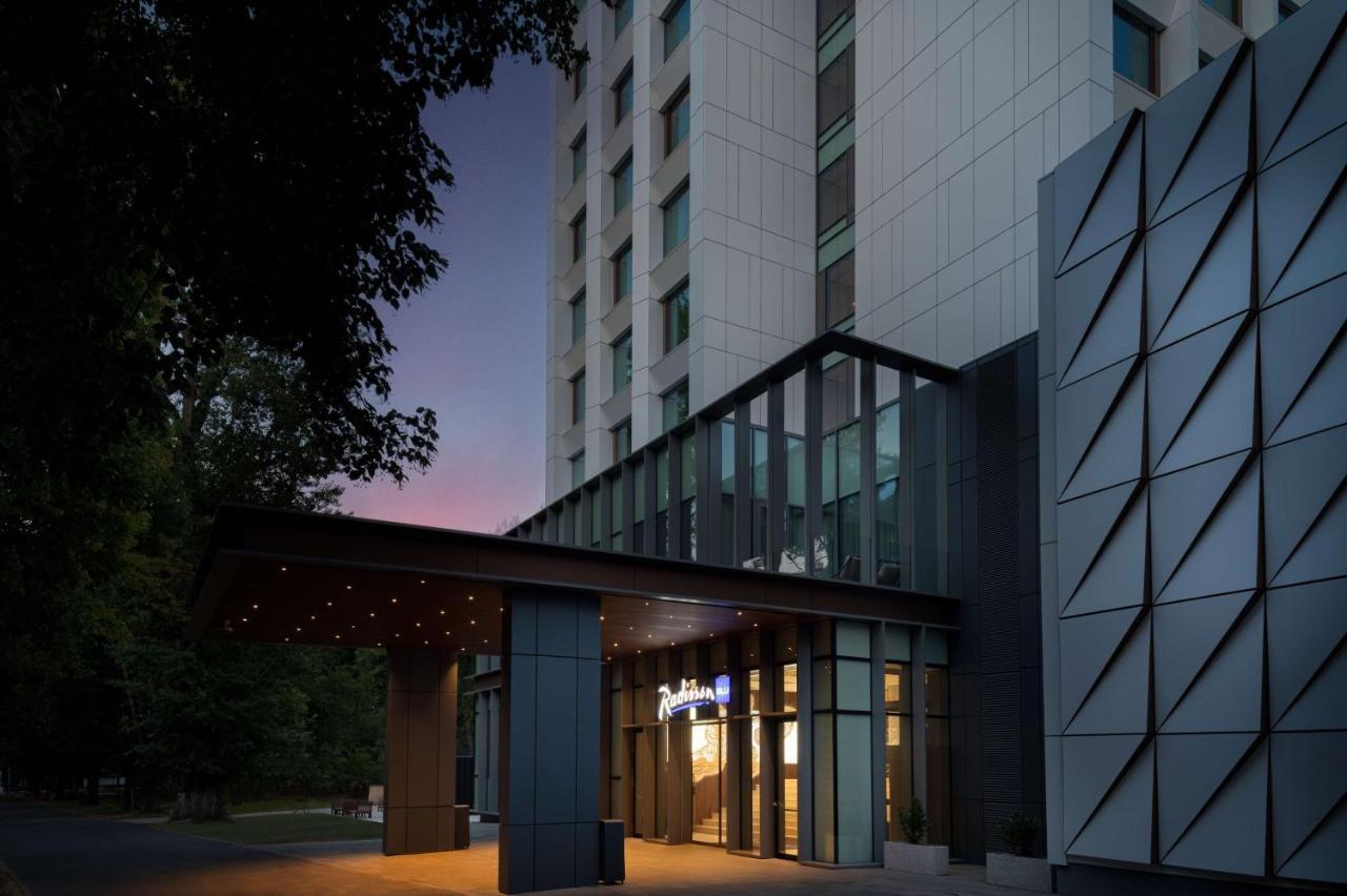 Radisson Blu Hotel, Cluj المظهر الخارجي الصورة Entrance to the hotel