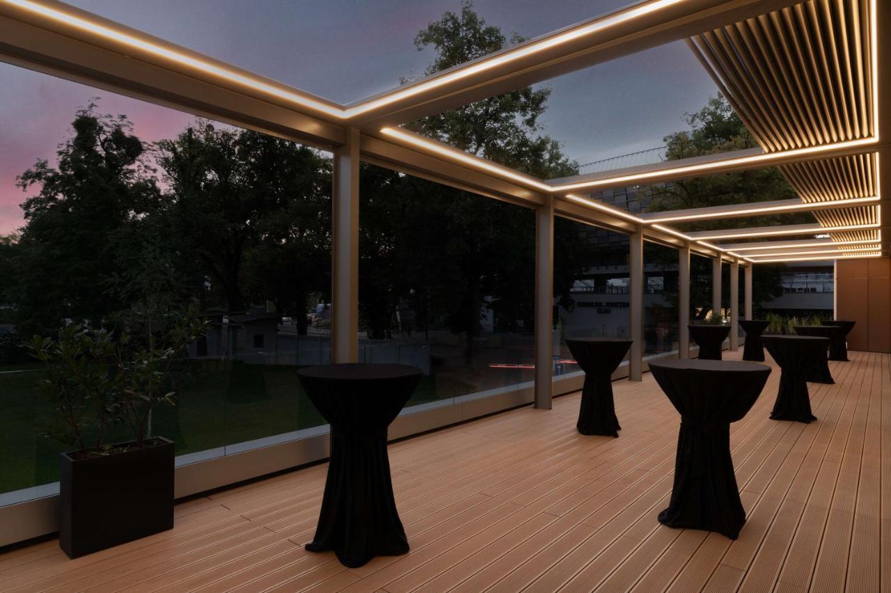 Radisson Blu Hotel, Cluj المظهر الخارجي الصورة Pergola with louvres