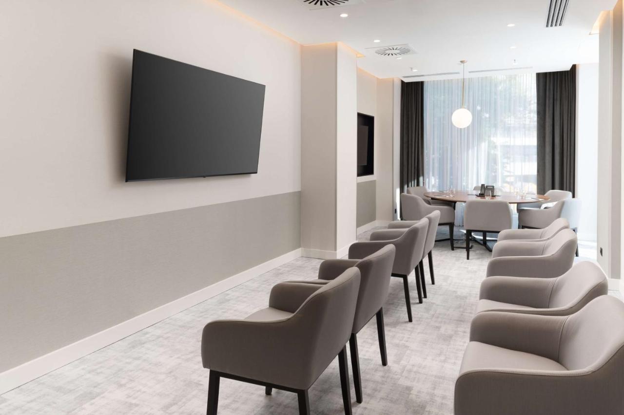 Radisson Blu Hotel, Cluj المظهر الخارجي الصورة 3D interior rendering of a waiting room