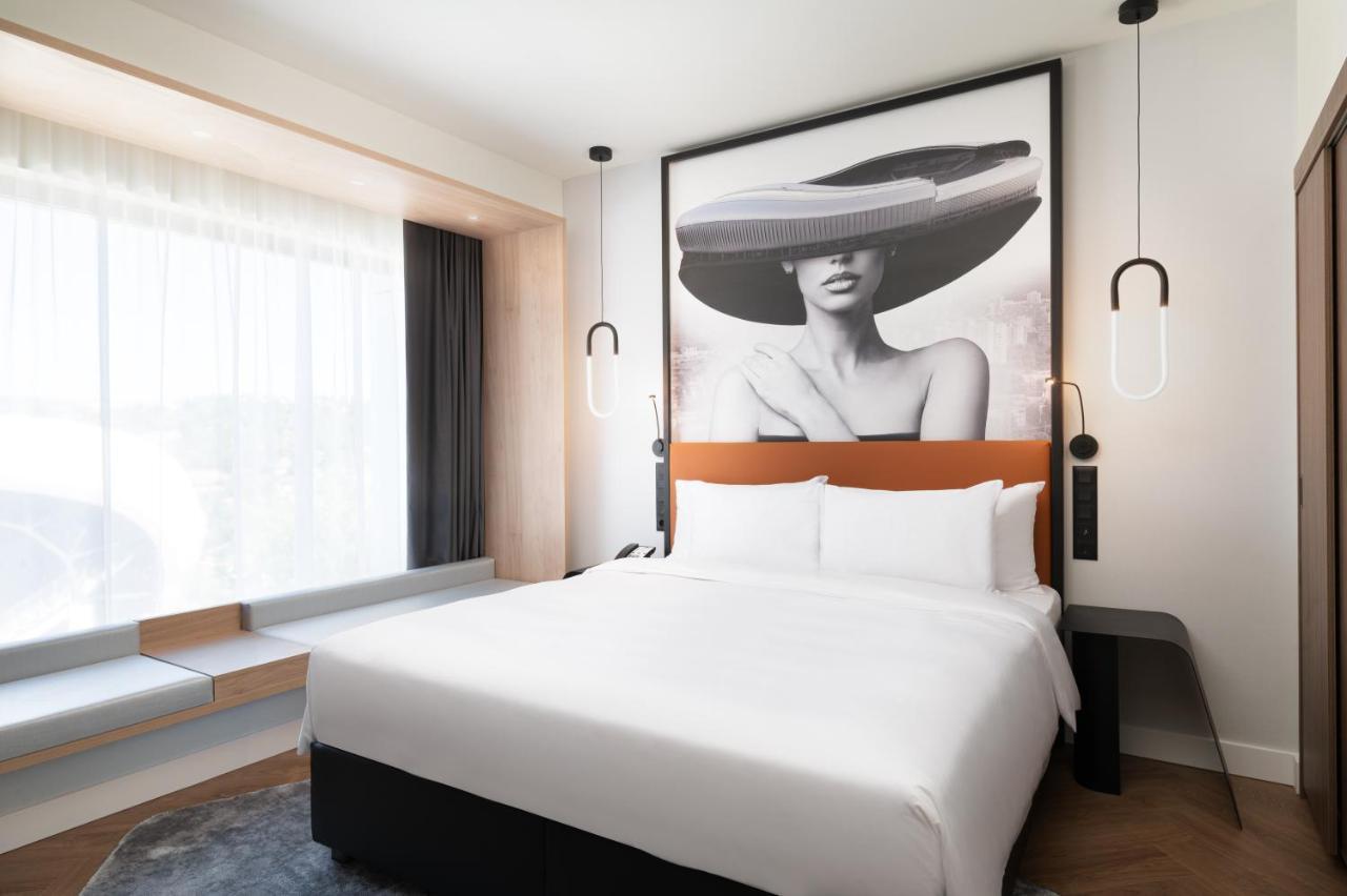 Radisson Blu Hotel, Cluj المظهر الخارجي الصورة A bedroom at the hotel