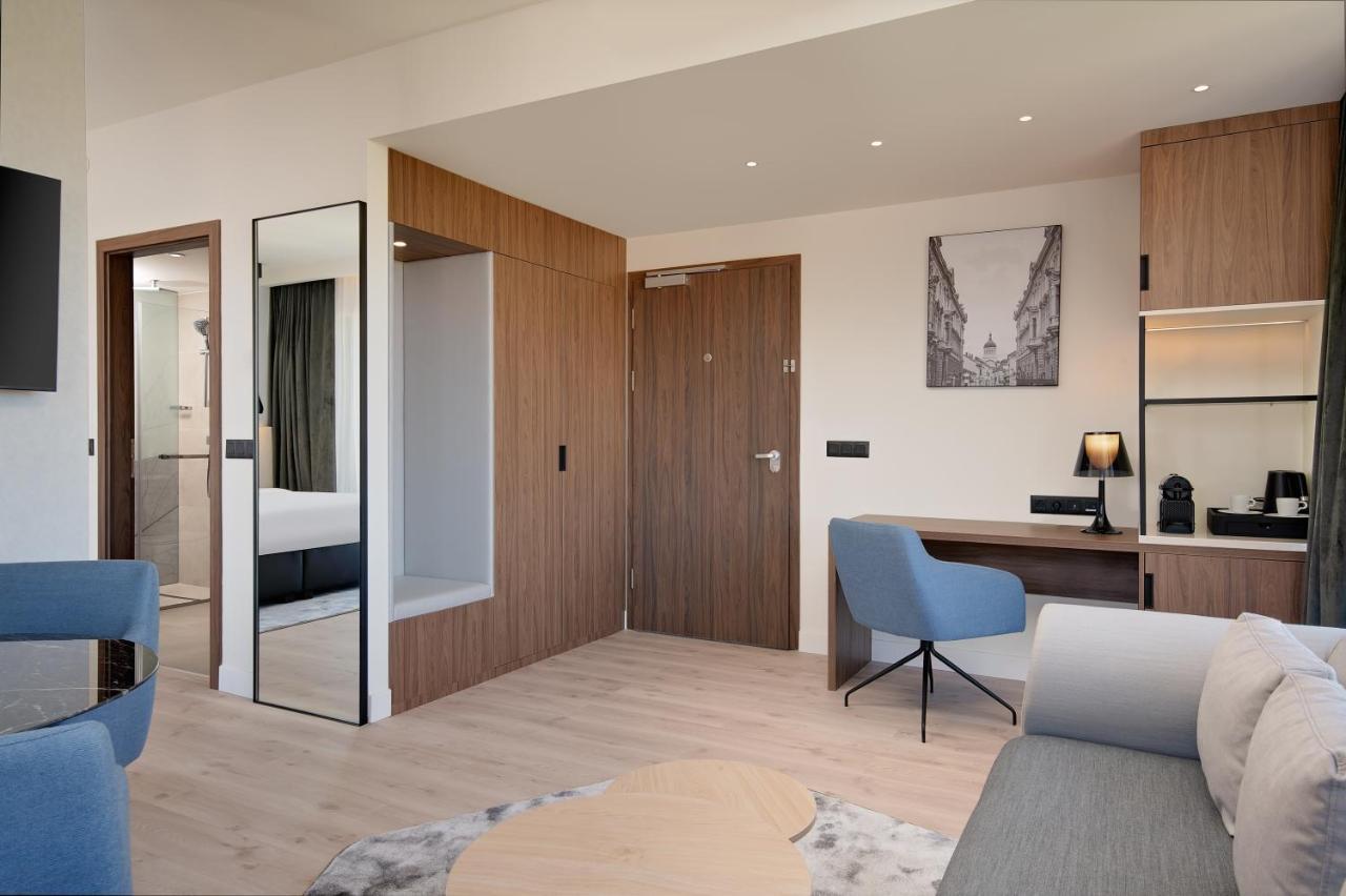 Radisson Blu Hotel, Cluj المظهر الخارجي الصورة A room at the hotel