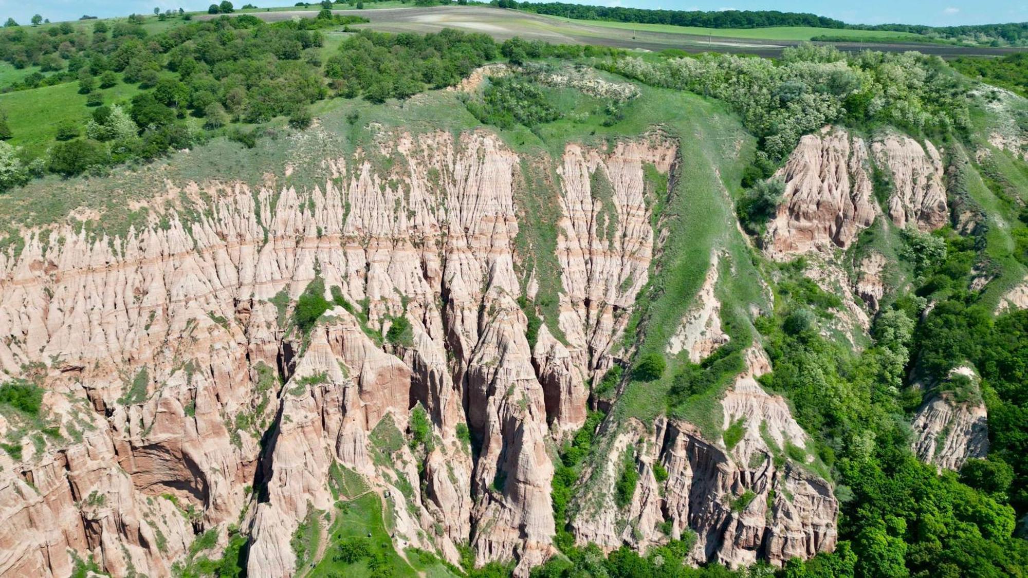 Radisson Blu Hotel, Cluj المظهر الخارجي الصورة The rock formations of the Mehadia Stone Forest
