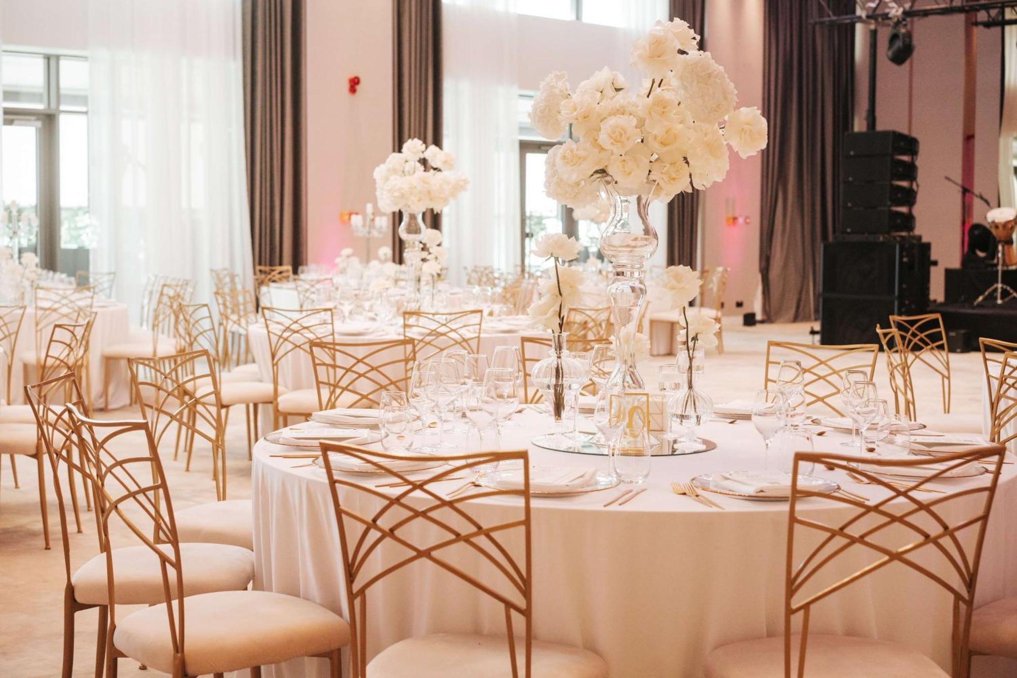 Radisson Blu Hotel, Cluj المظهر الخارجي الصورة The ballroom at the 2016 21c Museum Hotel
