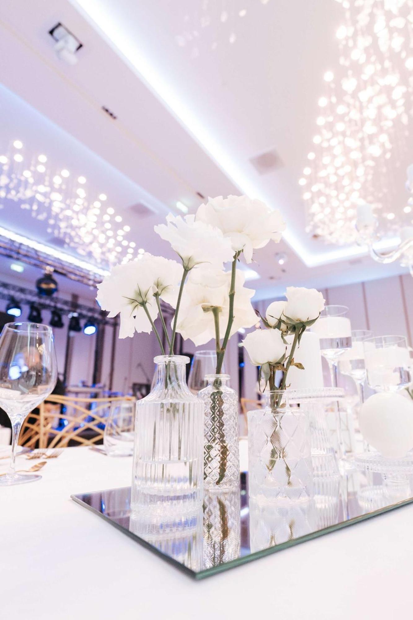 Radisson Blu Hotel, Cluj المظهر الخارجي الصورة The interior of the ballroom at the 2018 awards ceremony